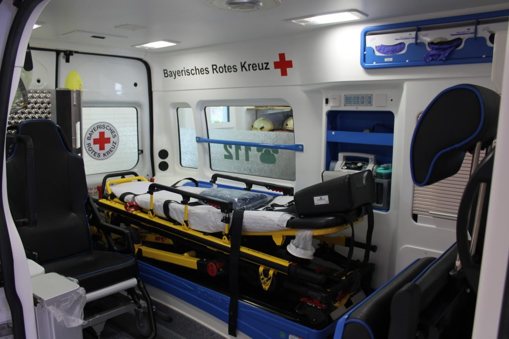 Aschaffenburg: Mann klaut Krankenwagen mit Patientin und flieht - FOCUS  online